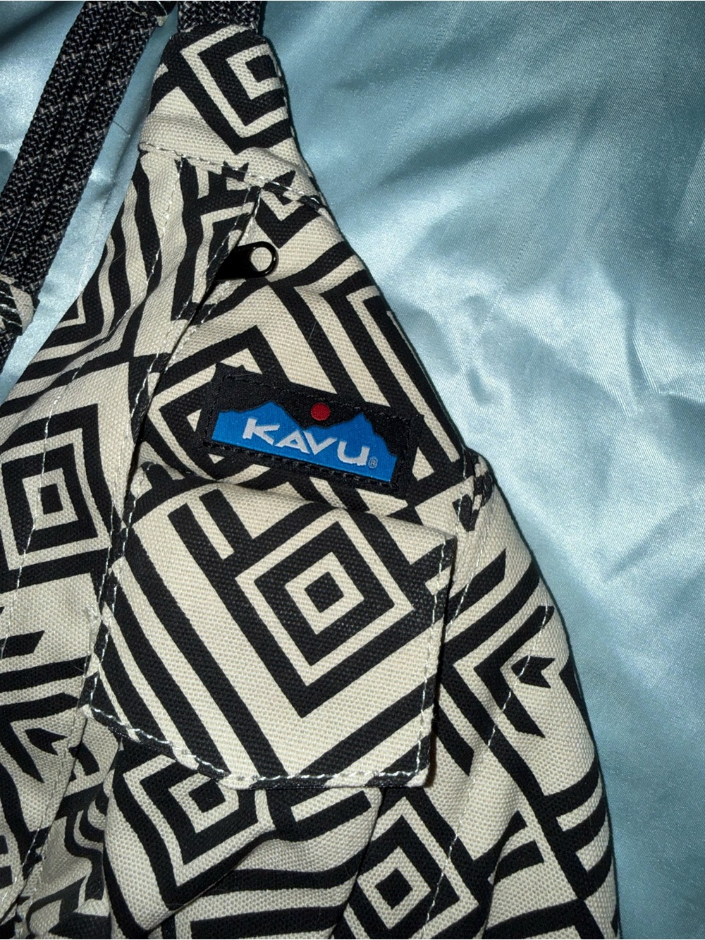 Kavu Geometric Rope Bag - Picture 3 of 9